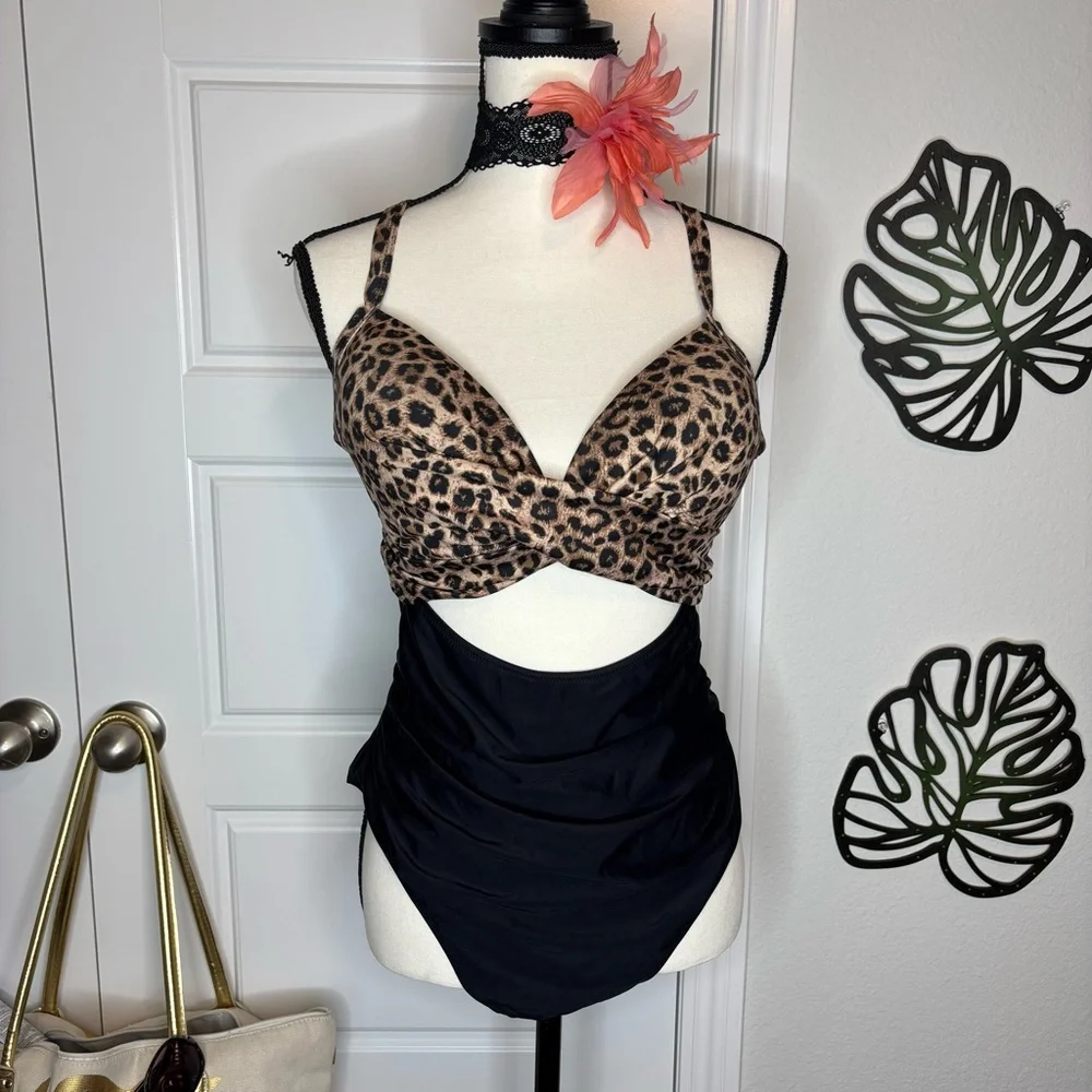 Super Cute Cutout One Piece Swimsuit with Tummy Control - Picture 4 of 16